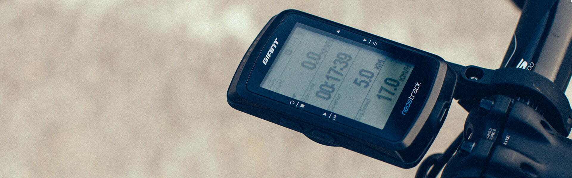 Giant NeosTrack GPS computer overview 1 computer overview